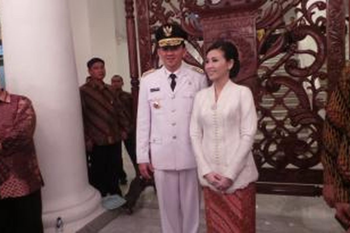 Gubernur DKI Jakarta Basuki Tjahaja Purnama bersama istri, Veronica Tan di Balaikota, Rabu (19/11/2014).