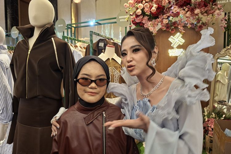 Dewi Perssik Dukung Nabila Misha: Regenerasi Industri Fesyen Indonesia