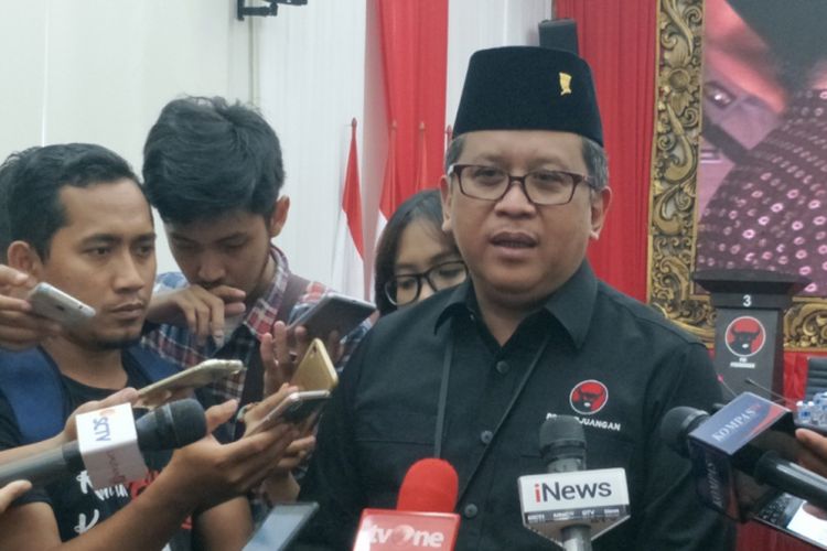 Sekjen Partai Demokrasi Indonesia Perjuangan (PDI-P) Hasto Kristiyanto saat ditemui di kantor DPP PDIP, Menteng, Jakarta Pusat, Rabu (18/4/2018). 