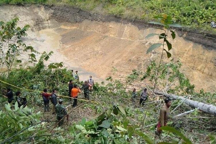 Lokasi tambang manualan di Kecamatan Mentewe, Kabupaten Tanahbumbu, Kalimantan Selatan.