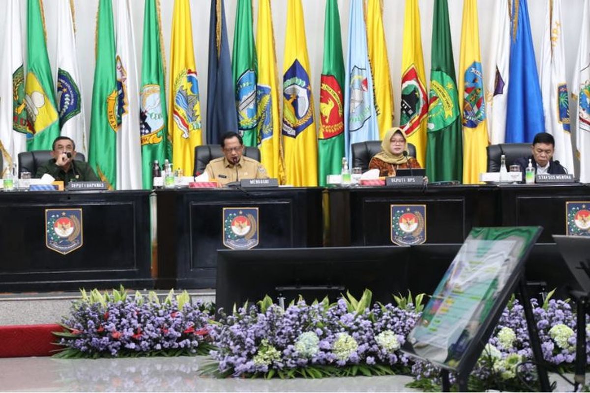 Menteri Dalam Negeri (Mendagri) Muhammad Tito Karnavian memimpin Rapat Koordinasi (Rakor) Pengendalian Inflasi Daerah di Gedung Sasana Bhakti Praja Kantor Pusat Kementerian Dalam Negeri (Kemendagri), Jakarta, Senin (27/2/2023). 