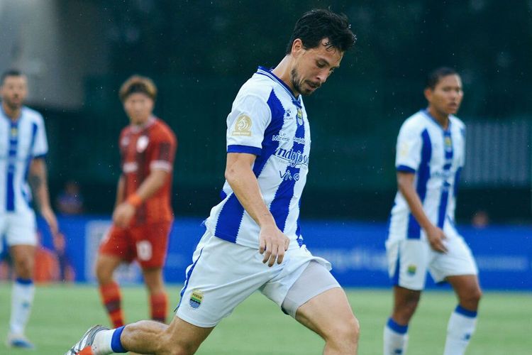 Thom Haye beraksi dalam laga pekan ke-19 Super League 2025-2026 Persis vs Persib di Stadion Manahan, Solo, Sabtu (31/1/2026).