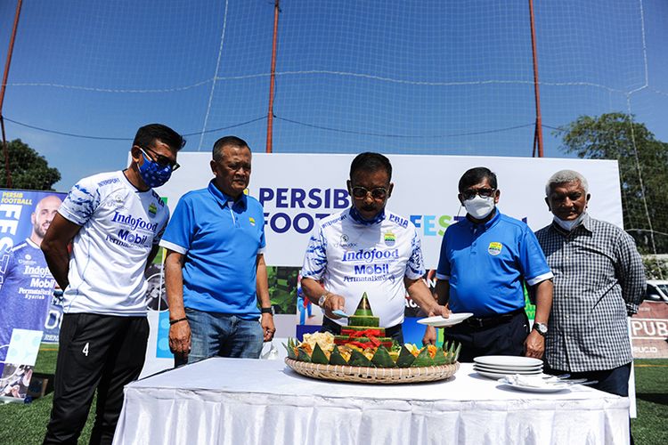 Para petinggi PT Persib Bandung Bermartabat (PBB) dalam acara perayaan ulang tahun Persib Bandung ke-89, Senin (14/3/2022).