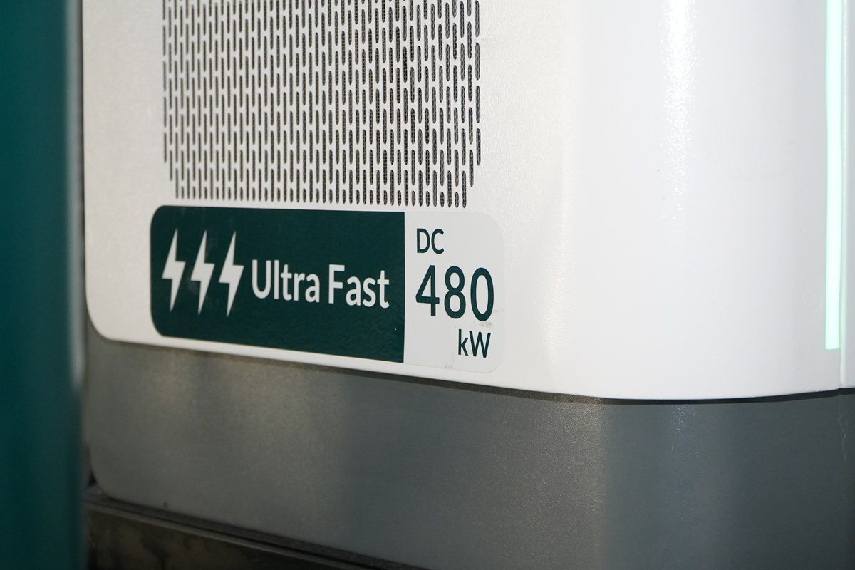 Sering Fast Charging? Ini Efeknya pada SOH Baterai Mobil Listrik