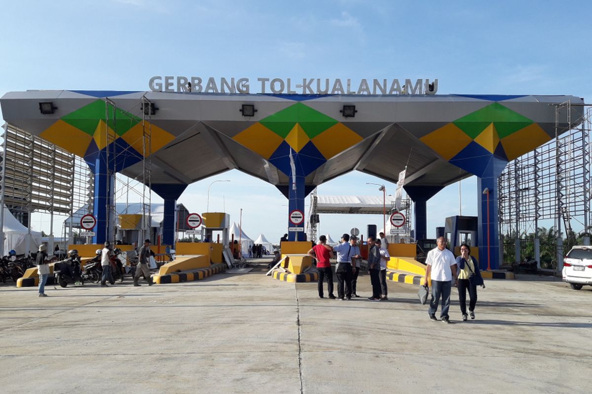 Gerbang Tol Kualanamu yang merupakan bagian dari Jalan Tol Medan-Kualanamu-Tebing Tinggi.