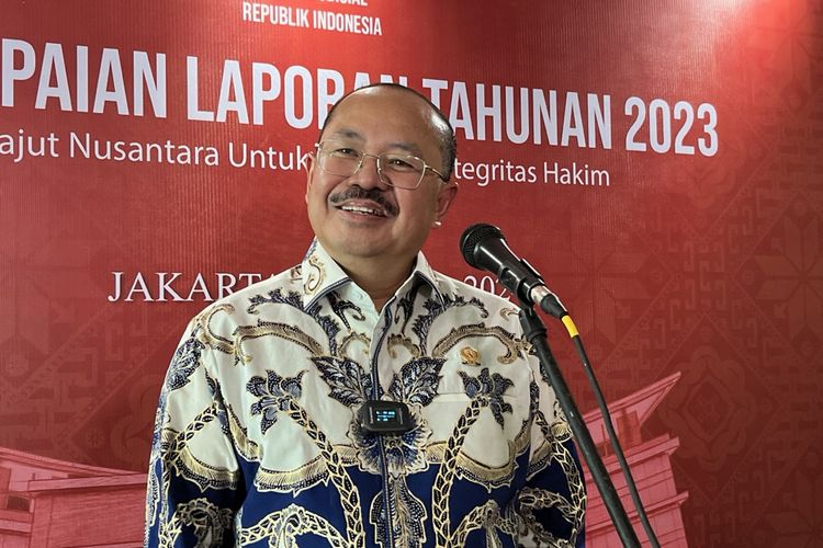 Ketua Komisi Yudisial (KY) Amzulian Rifai dalam acara Laporan Tahunan KY Tahun 2023 di Auditorium KY, Jakarta, Selasa (2/4/2024)