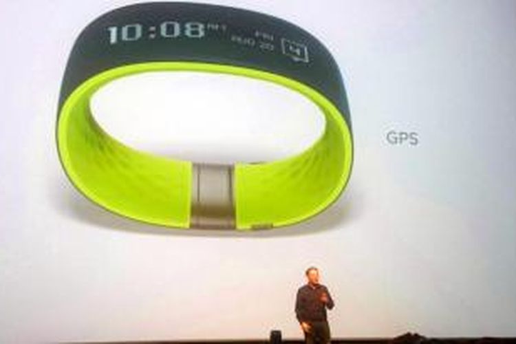 Peter Chou, CEO HTC saat memperkenalkan HTC Grip di ajang Mobile World Congress, Minggu (1/3/2015), di Barcelona, Spanyol.