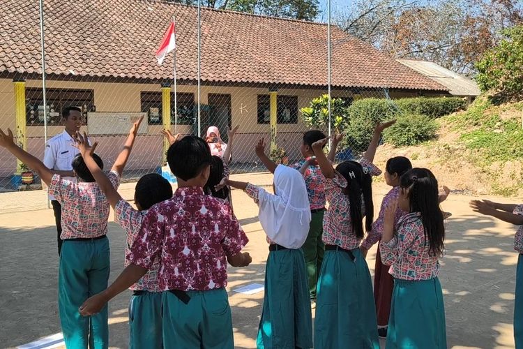Minim Murid dan Tanpa Perpustakaan, SD di Karanganyar Perjuangkan 1 Anak Pegang 1 Buku
