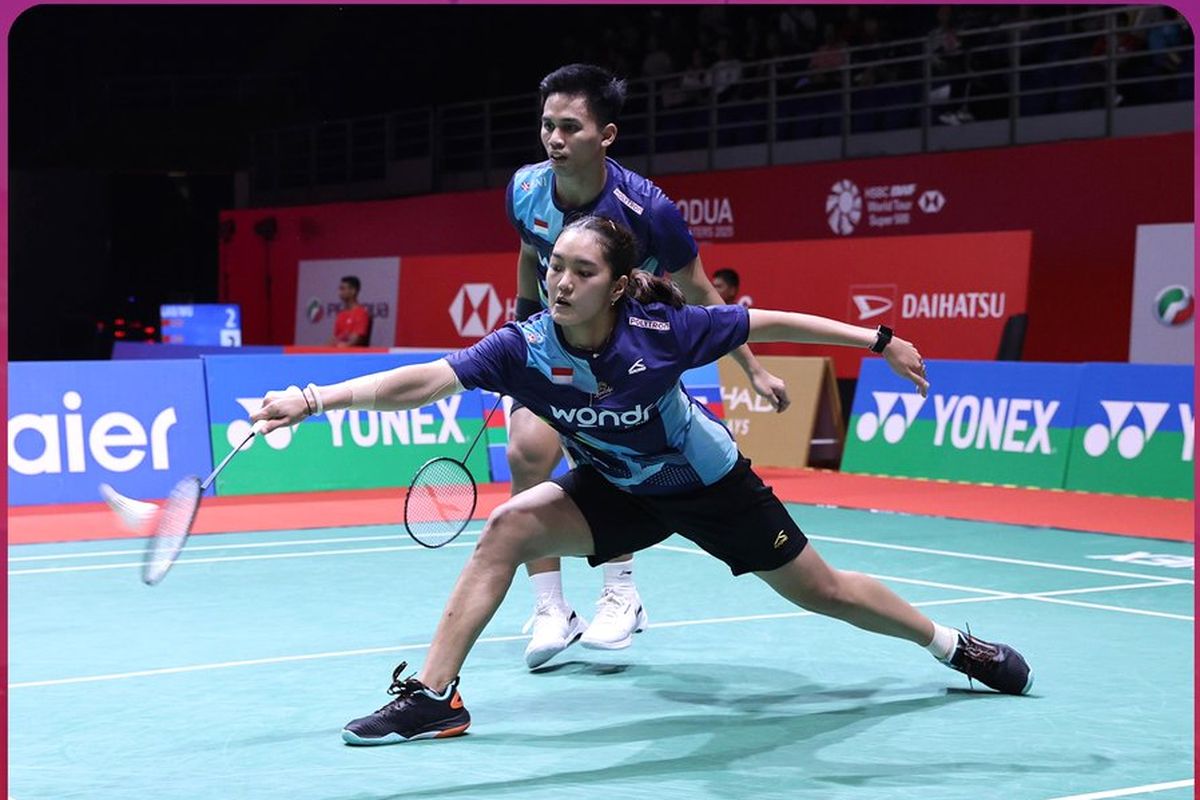 Ganda campuran Indonesia, Amri Syahnawi/Nita Violina Marwah, ketika bertanding dalam laga babak 32 besar Malaysia Masters 2025 di Axiata Arena, Kuala Lumpur, Rabu (21/5/2025).