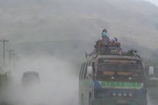 Gunung Sinabung Meletus, Hujan Abu Ganggu Aktivitas Warga