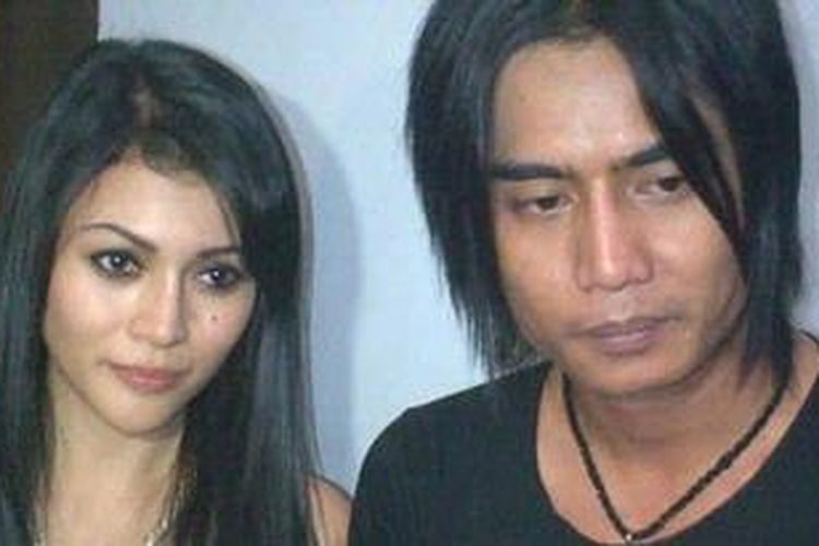 Charly Van Houten Dapat Kejutan Dari Anak Sebelumnya, regina pernah menggugat charly pada tahun 2015 lalu. charly van houten dapat kejutan dari anak