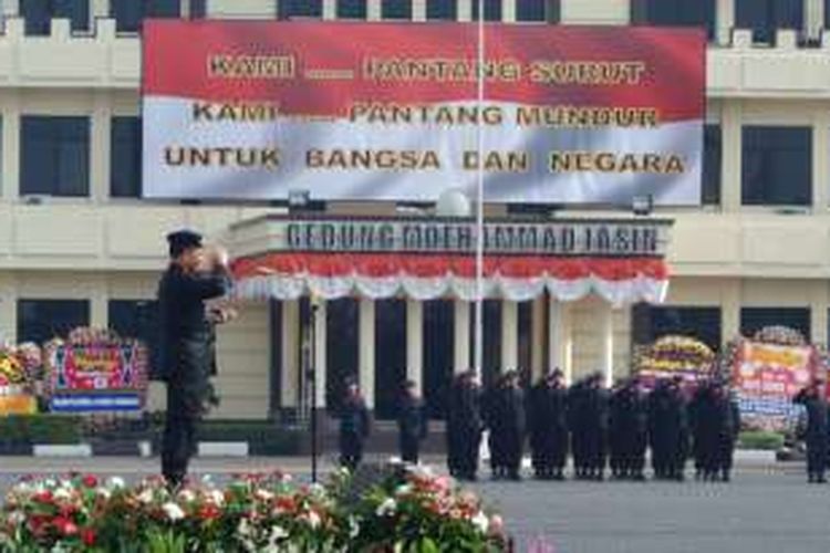 Kapolri Jenderal Pol Tito Karnavian memimpin upacara peringatan HUT ke-71 Korps Brimob Polri di Mako Nrimob Polri, Depok, Senin (14/11/2016).