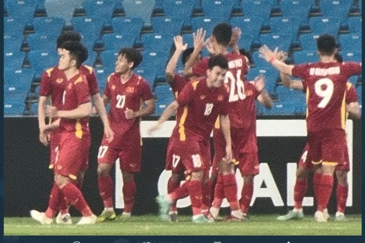 Para pemain Vietnam merayakan gol Tran Bao Toan ke gawang Thailand pada laga final Piala AFF U23 2022 di Stadion Morodok Tehco, Phnom, Penh, Kamboja, Sabtu (26/2/2022) malam WIB.