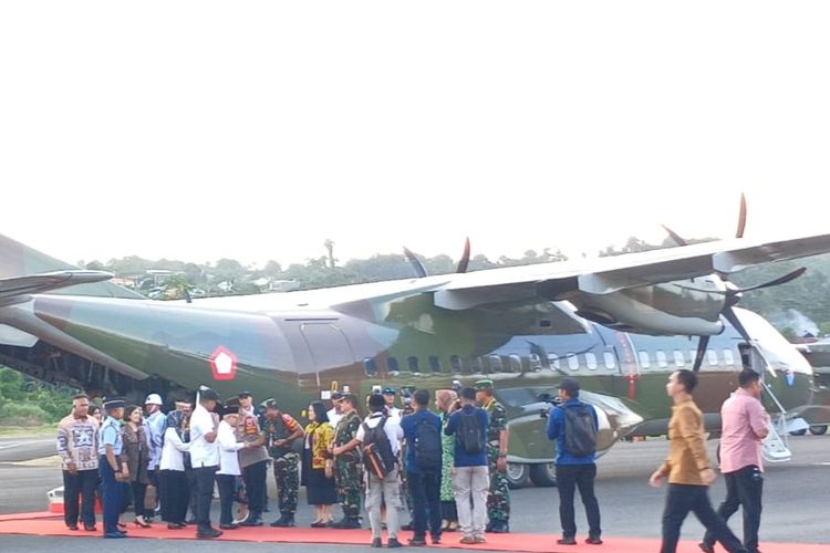 Wakil Presiden dan rombongan saat berada di Bandara Rendani Manokwari Jumat (14/7)