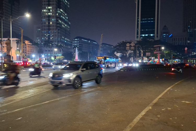 Massa Demo Hardiknas Bubar, Jalan Medan Merdeka Selatan Kembali Dibuka 