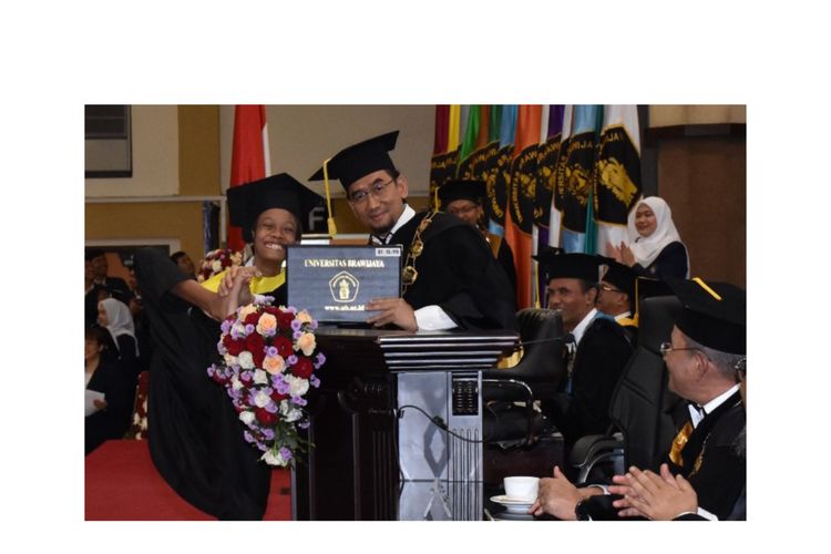 Elo Kusuma Alfred Mandeville, lulusan disabilitas UB. 