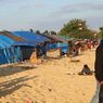 Tradisi Madak, Ratusan Tenda Terpal Berjejer di Sepanjang Pantai Kuta Mandalika