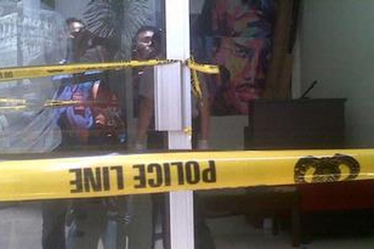 Ruko 26 D Mediterania Marina Residence Ancol, Jakarta Utara, Kamis (14/3/2013). Di tempat inilah ditemukan potongan tubuh korban mutilasi pada Rabu (13/3) malam.