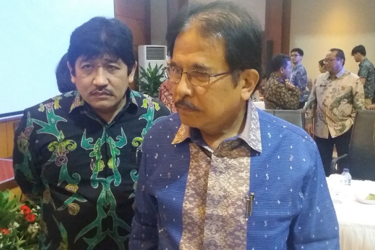 Menteri Agraria dan Tata Ruang (ATR)/Kepala Badan Pertanahan Nasional (BPN) Sofyan Djalil (kanan).