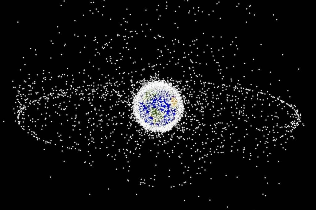 Ilustrasi sampah antariksa di sekitar orbit Bumi 

