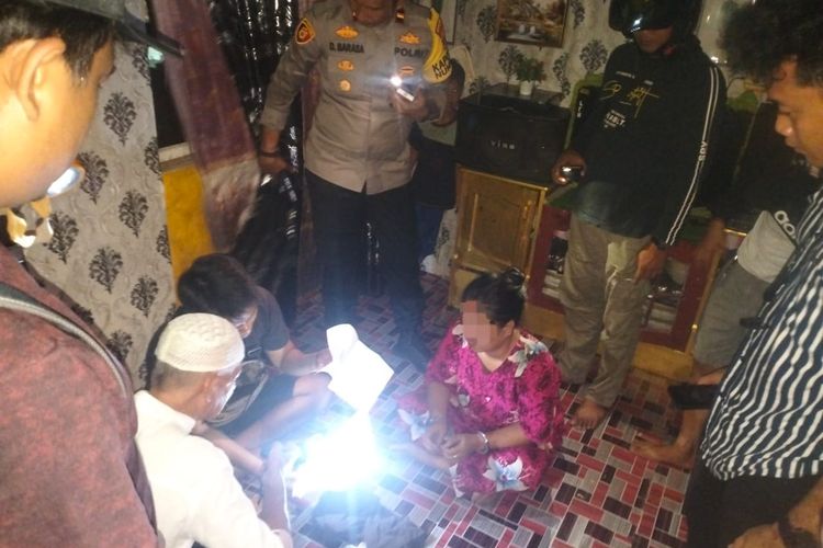 Penggerebekan rumah di jalan Tanjung Nunukan Kaltara yang diduga menjadi lokasi transaksi narkoba oleh Satreskoba Polres Nunukan