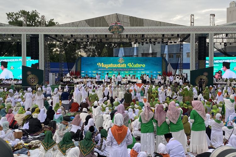 : Lautan jemaah padati Stadion Gajayana Kota Malang dalam agenda Mujahadah Kubro 1 Abad NU, pada Minggu (8/2/2026).