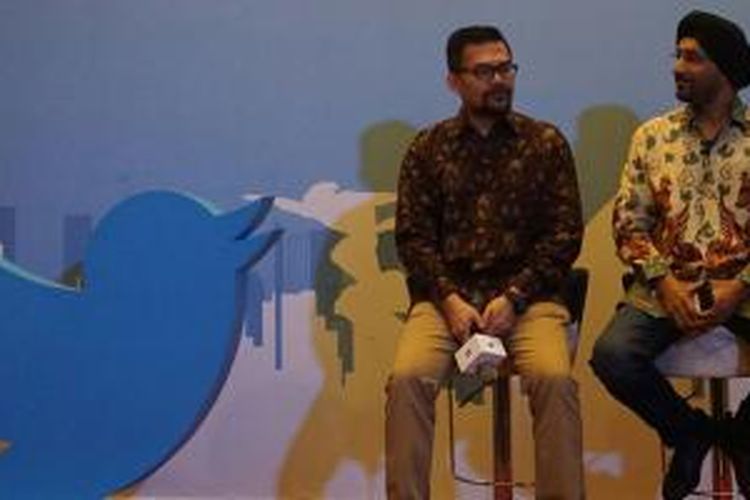 Roy Simangunsong, Country Business Head Twitter Indonesia (kiri) dan Parminder Singh, Managing Director, Twitter SEA, India, MENA dalam sebuah acara di Jakarta, Selasa (1/9/2015).