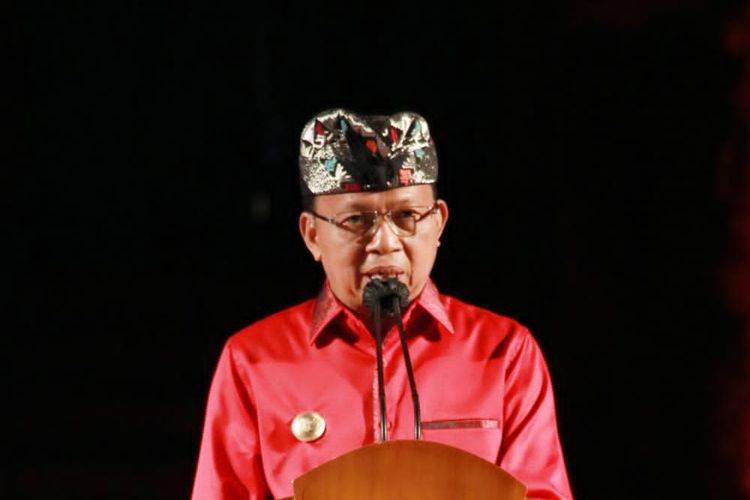 Gubernur Bali I Wayan Koster dalam acara Pesta Kesenian Bali (PKB) ke-44 Tahun 2022 di Panggung Terbuka Ardha Candra Art Centre, Denpasar, Minggu (12/6/2022).