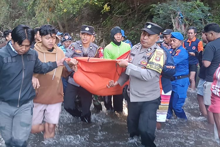 Mayat Pria Mengambang di Sungai Klungkung, Ada Luka Robek, Diduga Korban Kekerasan