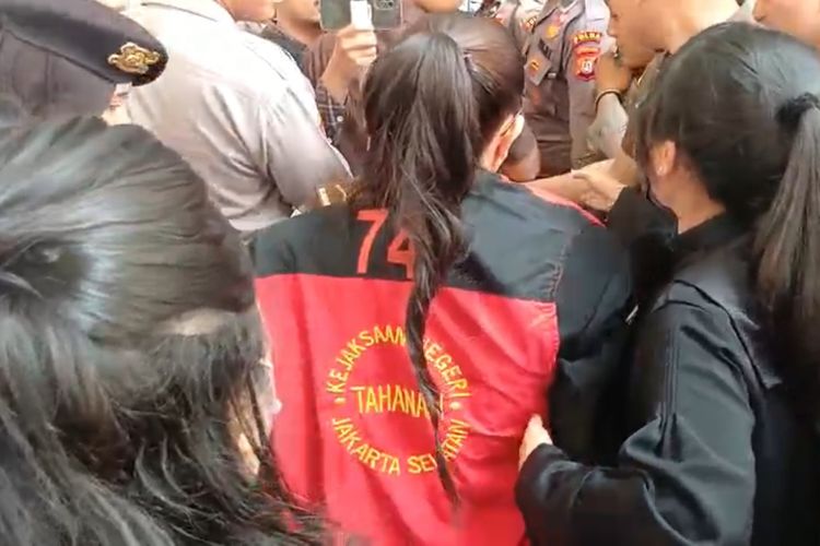 Emosi Nikita Mirzani Meledak, Sidang Diskors karena Ricuh
