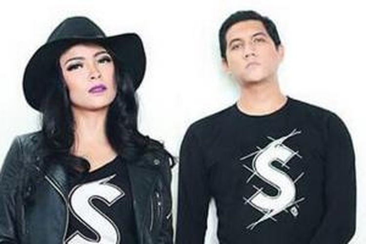 Pasangan artis musik Tantri 'KotaK' dan Arda 'NAFF'