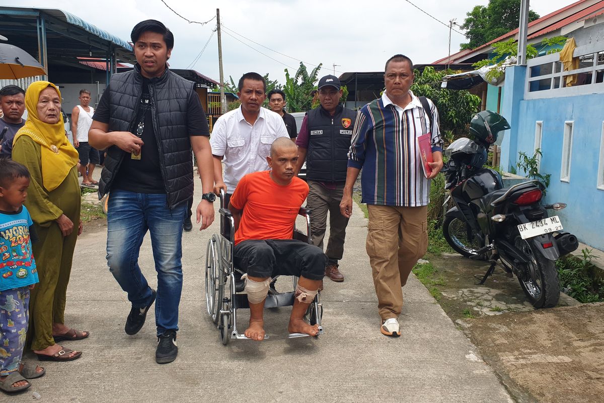 Freddi Erikson Sagala (35) dihadirkan saat Polrestabes Medan dan Polsek Sunggal menggelar konferensi pers di Desa Tanjung Selamat, Kabupaten Deli Serdang pada Rabu (9/4/2025). 