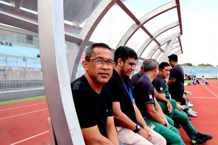 Aji Santoso pelatih Persebaya Surabaya di Liga 1 2022-2023.