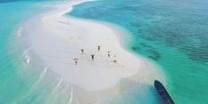 Bingung Cari Destinasi Wisata Akhir Tahun? Coba Kunjungi Pantai Pasir Timbul Mansuar di Raja Ampat