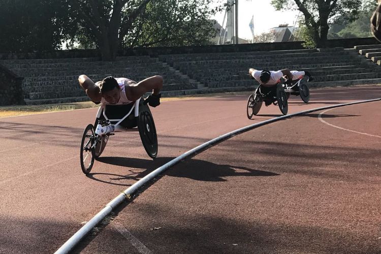 Atlet Indonesia untuk Asian Para Games 2018 berlatih di Stadion Sriwedari Solo, 6 September 2018.