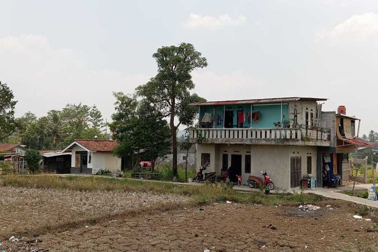 Rumah keluarga almarhumah DSA korban pembunuhan tersangka GRT di Cisaat, Sukabumi, Jawa Barat, Kamis (12/10/2023)