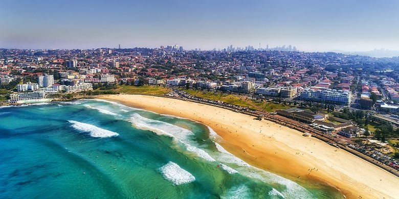 Ilustrasi Australia - Pantai Bondi di Sydney (SHUTTERSTOCK/Taras Vyshnya).
