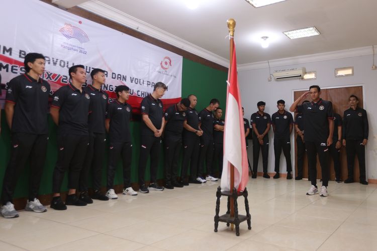 Acara pelepasan tim voli Indonesia yang akan berlaga pada Asian Games 2022 di Hangzhou, China. Acara pelepasan tersebut digelar di Padepokan Voli Jenderal Polisi Kunarto, Sentul, Jawa Barat, pada Kamis (14/9/2023). (Foto: Bola.com/Bagaskara Lazuardi via PBVSI)