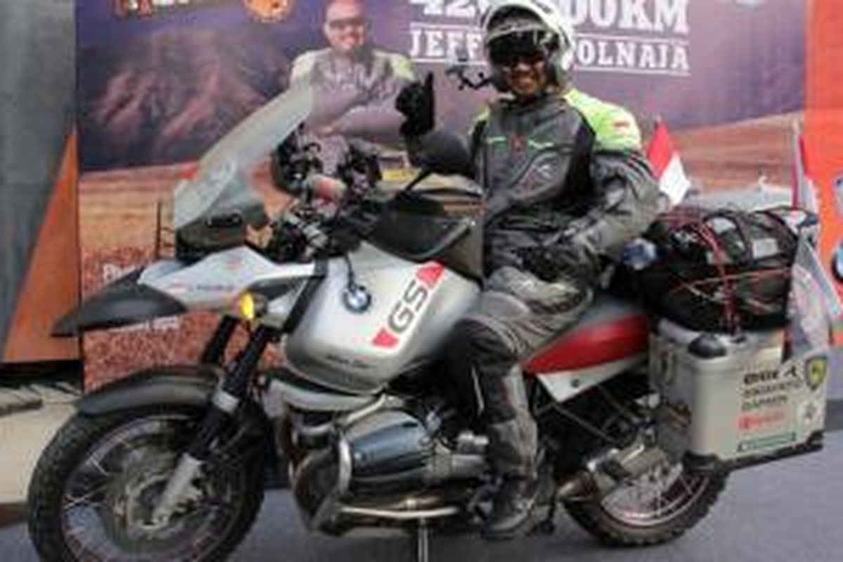 Jeffrey Polnaja atau akrab disapa Kang JJ akhirnya menuntaskan misi Ride for Peace keliling dunia seorang diri menggunakan sepeda motor.