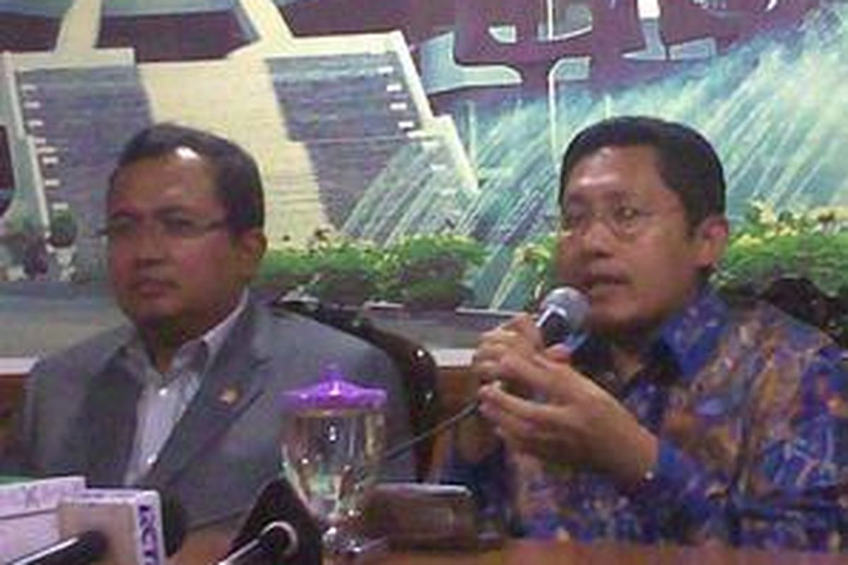 Ketua Fraksi Partai Golkar Priyo Budisantoso (kiri) dan Ketua DPP Bidang Politik Partai Demokrat (kanan) pada diskusi 