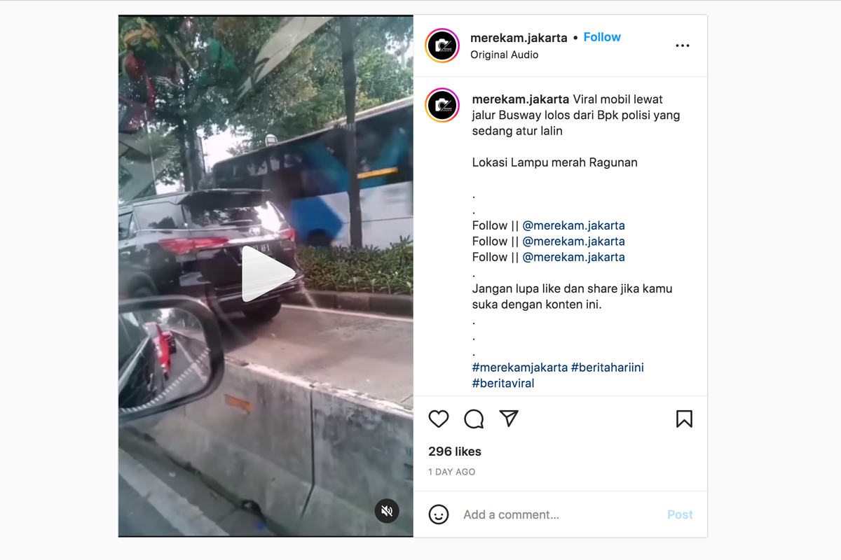 Toyota Fortuner lewat jalur TransJakarta