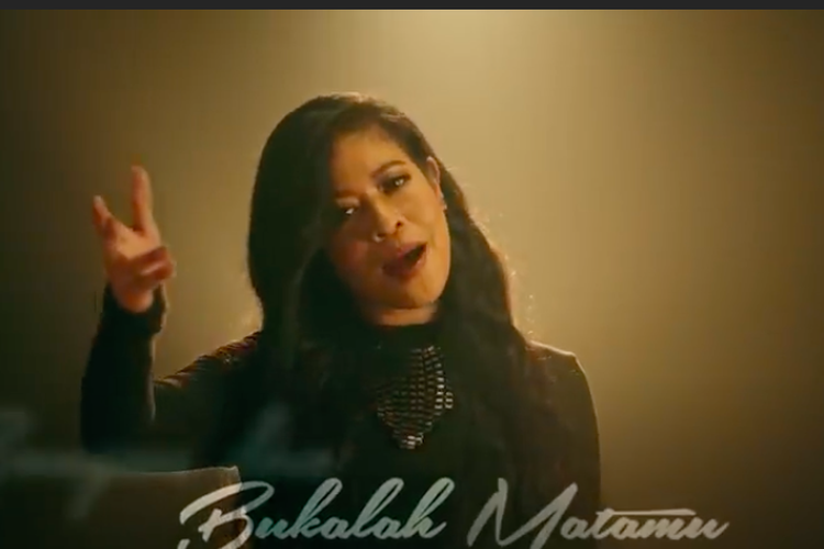 Kikan di video musik Pelajar Pancasila