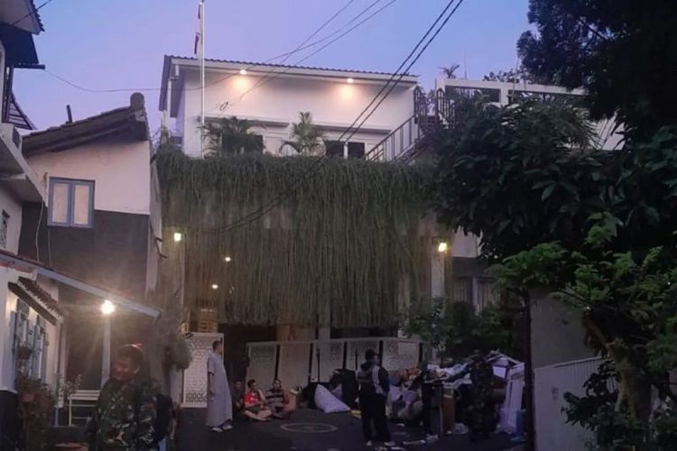 Massa Tak Dikenal Datangi Rumah Menteri Sri Mulyani di Bintaro, TNI Amankan Lokasi