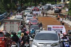 BERITA FOTO: Kemacetan Lalu Lintas di GDC Depok Imbas Perbaikan Jalan