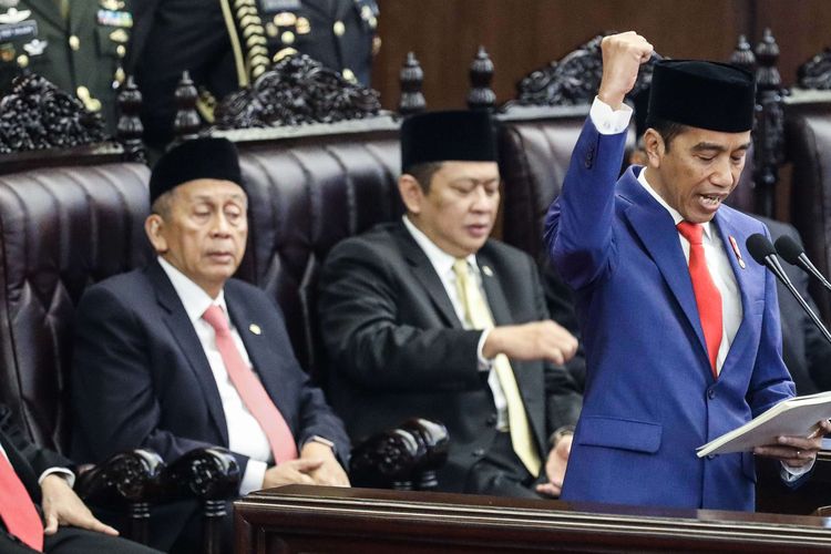 Presiden Joko Widodo menyampaikan pidato dalam Sidang Tahunan MPR di Kompleks Parlemen, Senayan, Jakarta, Jumat (16/8/2019).