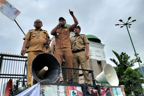 Menilik Makna Membangun Desa dari Aksi Demo Kades
