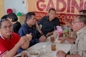 Ketua DPRD Solo Santap Bakso Remaja Gading yang Sempat Diisukan Non-halal