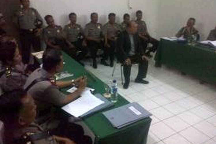 Suasana sidang kode etik dan sidang pelanggaran disiplin kepolisian di markas Propam Polrestabes Bandung Jalan Merdeka Kota Bandung, Kamis (17/10/2013).
