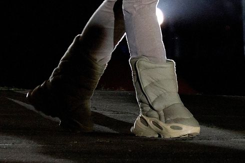 Dijual Bulan Depan, Sepatu 'Jelek' Yeezy Ini Dibanderol Jutaan Rupiah