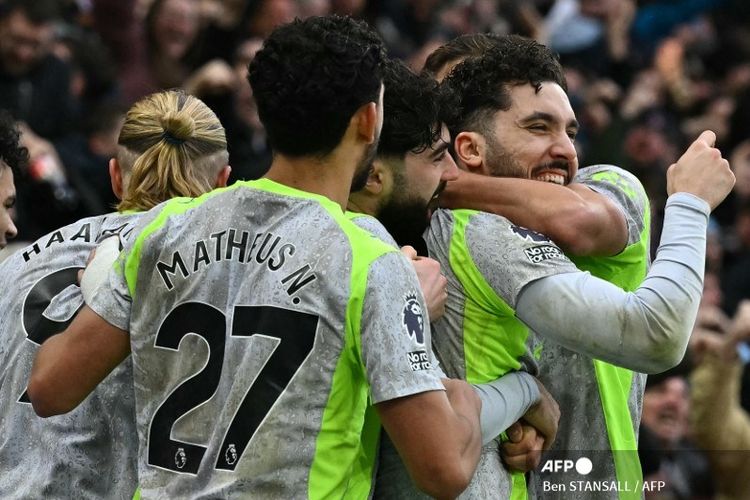 Gelandang serang Manchester City, Rayan Cherki, merayakan gol pada laga Liga Inggris antara Nottingham Forest dan Manchester City di The City Ground di Nottingham, Inggris tengah, pada 27 Desember 2025.